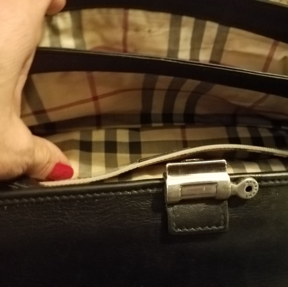 Authentic Burberry black leather bag - Picture 2 of 8